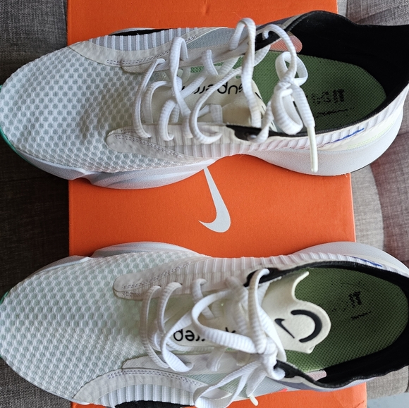 Tennis Shoes Nike - Picture 7 of 8